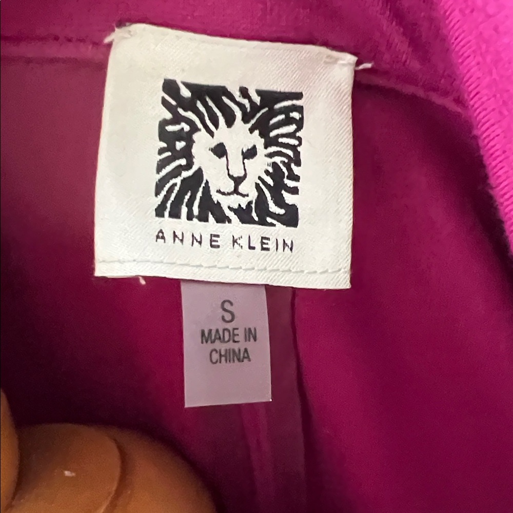 Anne Klein Magenta Blazer with Gold Buttons NWOT - Picture 4 of 7